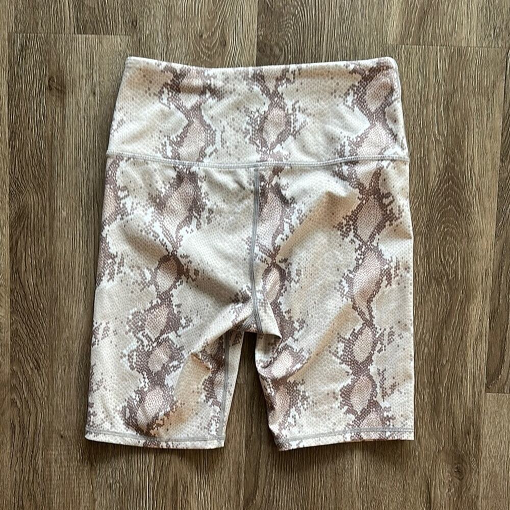 Varley Albury Champagne Snake Biker Shorts Size Small High Rise Supportive - Picture 5 of 5
